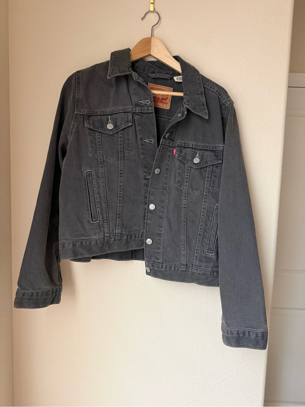 Levi’s Black Wash Trucker Denim Jacket XL Cropped Fit